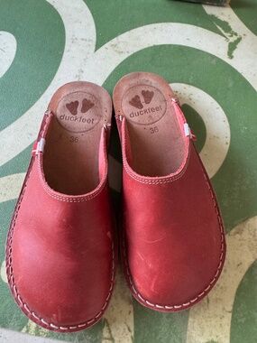Duckfeet Blavand Womens Size 6 Red Leather Mules